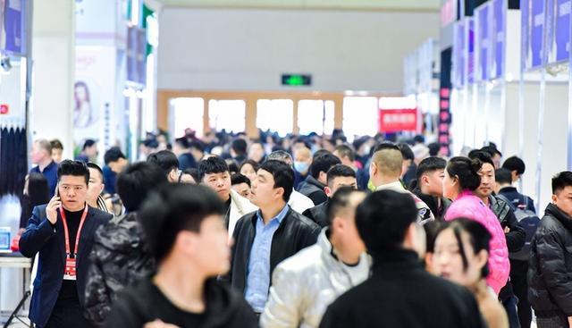 吸引逾200家品牌企业参展！2024中国发制品春季交易会在郑开幕