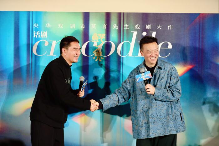 央华戏剧艺术总监、导演王可然(右)