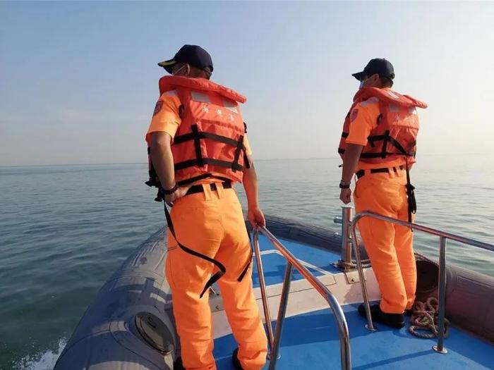 福建一渔船沉没，已救起2人，4人仍在搜救