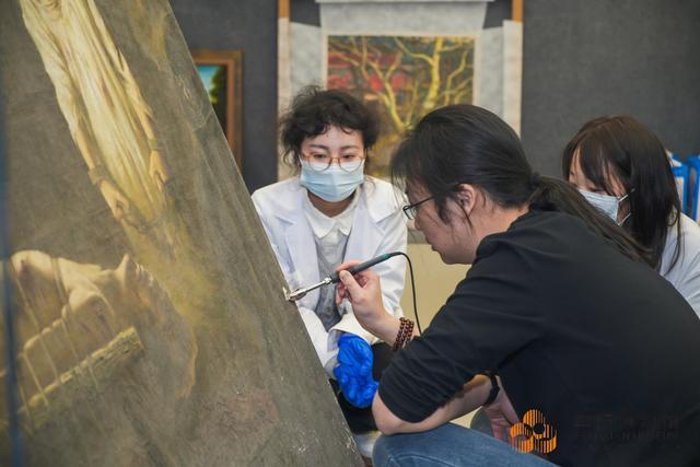 围观修复全过程！上海这个新展把油画修复工作室搬进展厅