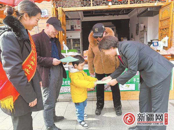 全市法院系统送法进乡村、进景区、进社区、进商场……护航消费权益，居民现场学法