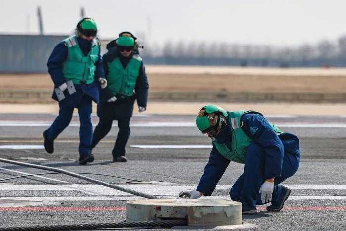 为战育人 擎引飞鲨振翅飞——海军航空大学某大队舰载机全流程演练掠影