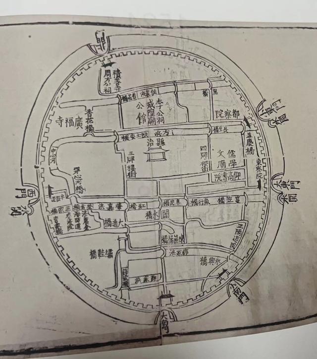 从水乡到都市：方志与地图告诉你，上海是怎样“长大”的？