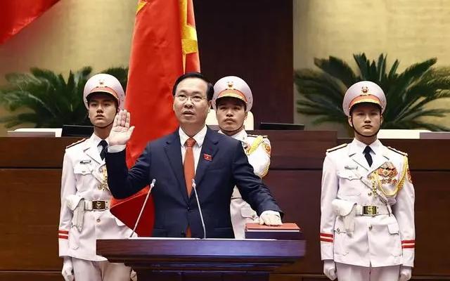 ▲2023年3月,在越南首都河内,当选越南国家主席的武文赏宣誓就职。图/新华社