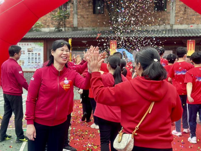 南宁市五一中路学校举行中考百日誓师大会