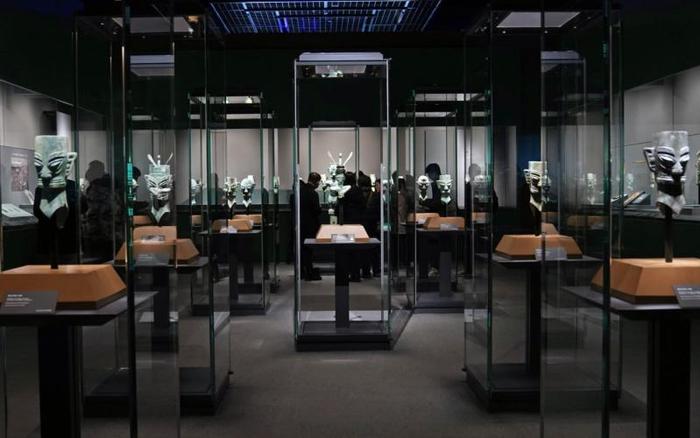 ▲2月2日,“何以中国”文物考古大展系列第三展——“星耀中国:三星堆·金沙古蜀文明展”在上海博物馆东馆开幕。图/新华社