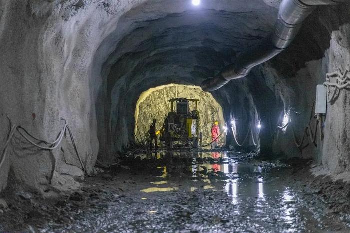 深入地下1020米！中国五矿陈台沟铁矿项目开足马力加速建设