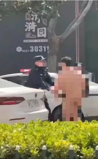 视频疯传！多人街头裸奔？警方通报