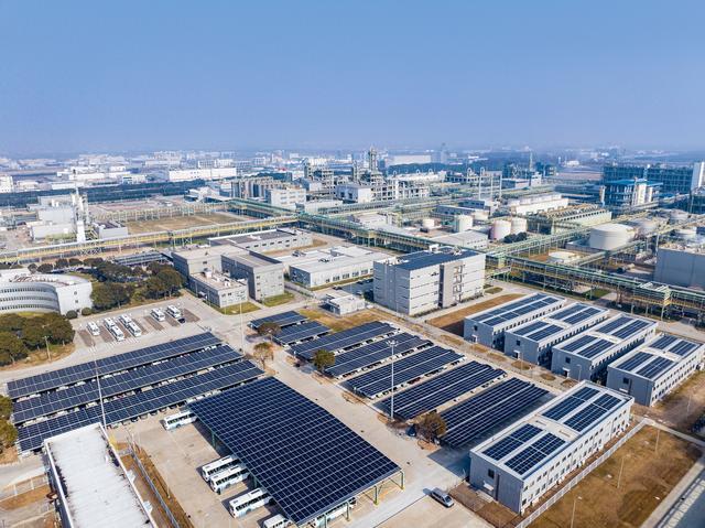 聚氨酯材料创新：科思创上海基地大型光伏设施投运