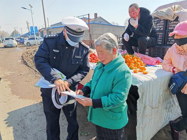 践行新风尚 文明吉林人｜​铺就春耕“平安路” ——扶余交警多措并举开展农村文明交通活动