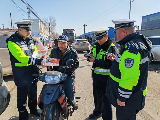 践行新风尚 文明吉林人｜​铺就春耕“平安路” ——扶余交警多措并举开展农村文明交通活动