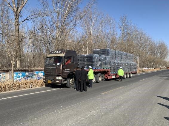 保障道路运输安全 超限超载治理在行动