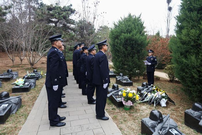 北京市未成年犯管教所举行清明祭奠英烈活动