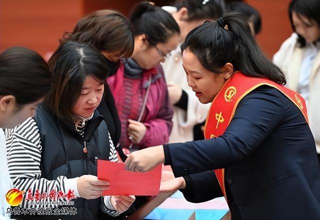 中国（新疆）自由贸易试验区启航 | “场景式”业务开放 上百家企业体验社保业务快办