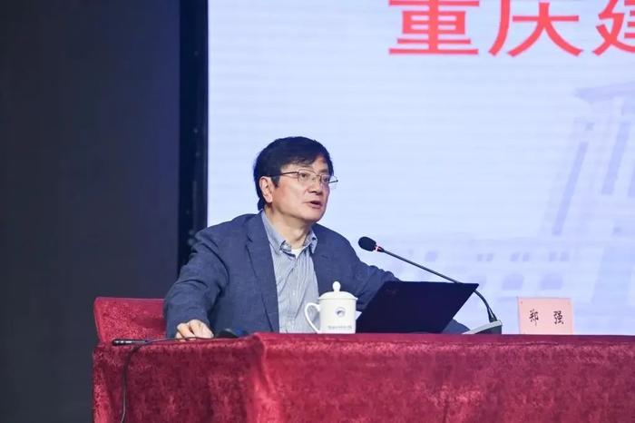 郑强教授作主题讲座。图片来源:重庆建筑科技职业学院官网
