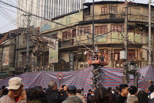 陈可辛谈《酱园弄》布景：在市区街头还原老上海，实现了电影人不敢做的梦