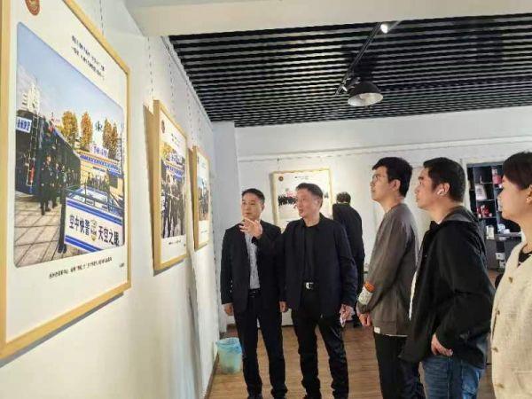 摄影人眼中的永州“快反135”大型画册首发式在湖南长沙举行