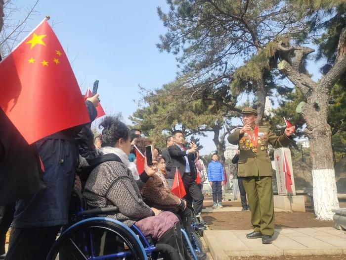 辽宁广播电视台经济广播携百名听友祭扫抗美援朝烈士陵园