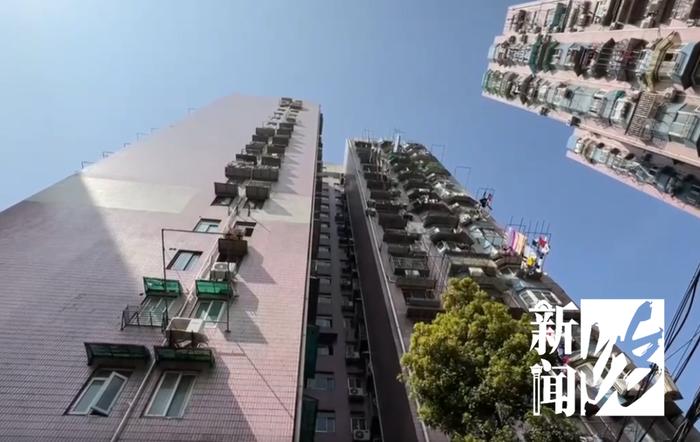 上海一小区频现高空抛物，居民称有榔头、哑铃、大便……