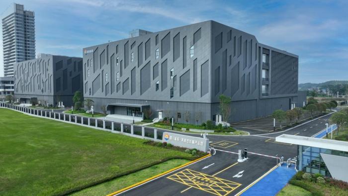 四川首批42KW高功率风冷机柜建成投运