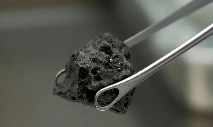 NASA否认三连!荷兰首相获赠一块假月岩,当宝贝供...