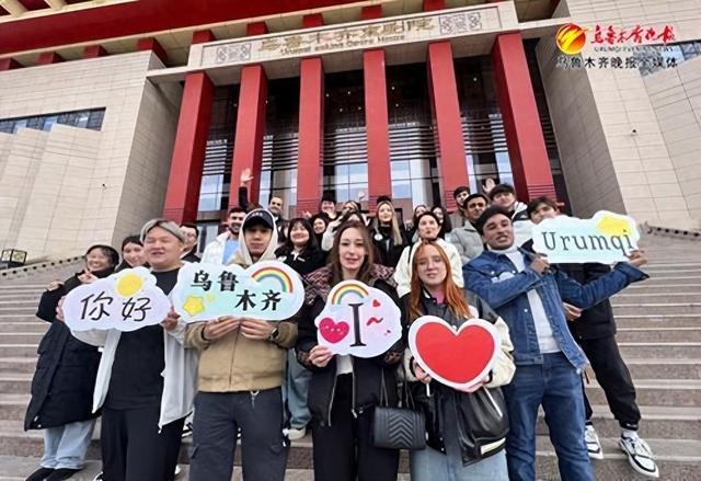 “你好，乌鲁木齐”——七国留学生打卡京剧院、文化中心等城市地标