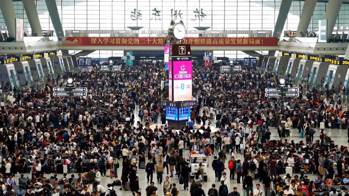 长三角铁路预计今日发送290万人次，加强热门旅游城市间运力增补