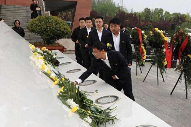 “清明祭英烈 吾辈当自强”主题团日活动在鄂豫皖革命纪念馆举行