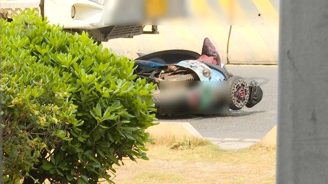 昆明一水泥罐车与电动车相撞，骑车女子身亡，两儿童受伤