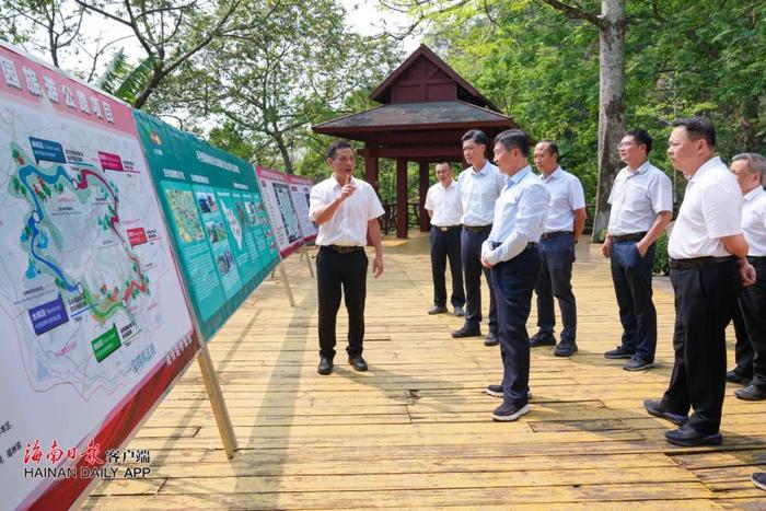 刘小明调研海南环热带雨林国家公园旅游公路建设工作