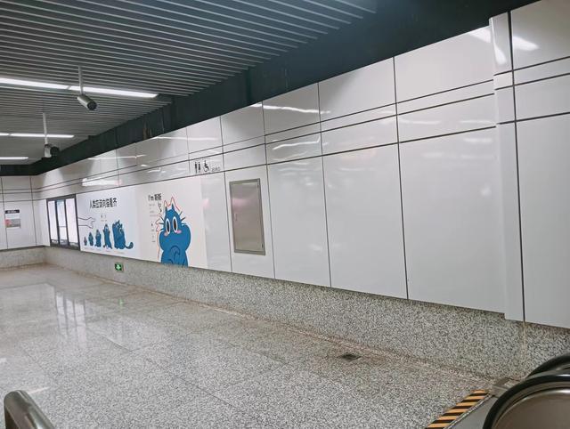 上海某地铁站治愈广告文案被指抄袭，回应：相关争议内容已下架