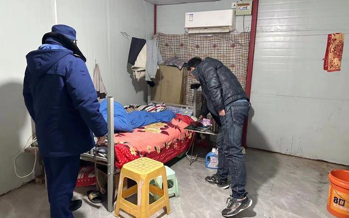 北京门头沟一施工单位宿舍违规使用电热毯，消防依法督促其整改