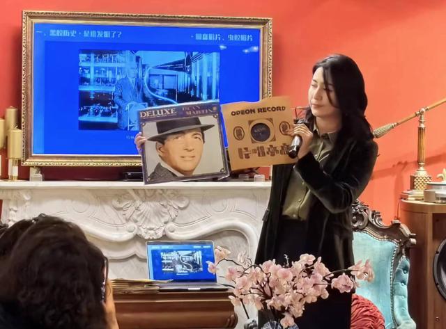 上海市民夜校里听黑胶、画敦煌壁画的年轻人，到底在想什么？