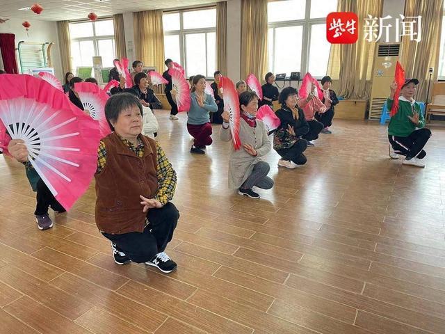 传承木兰精神,展最美“夕阳红”！常熟市董浜镇“家门口的老年大学”木兰扇培训班开班