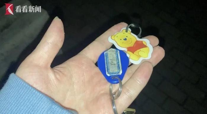 上海有人公开出售，小区门禁卡分分钟“被克隆”？记者实测