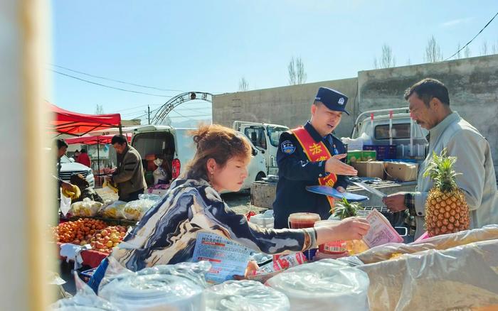 全民国家安全教育日，新疆库兰萨日克边境派出所民警进校宣传
