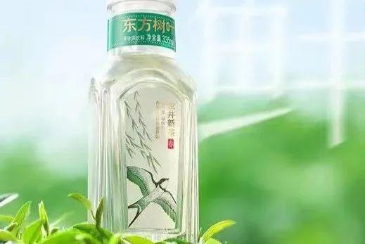 虽然今年东方树叶在线上17小时就售罄了5万箱,但是否是由正真的消费者买单尚且存疑。