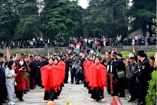 和县乌江镇：春季“村晚”引来景区“热气腾腾”