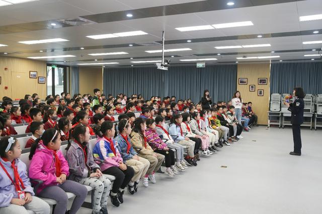 “国家长治久安才能有幸福生活”，国家安全教育活动走进上海中小学