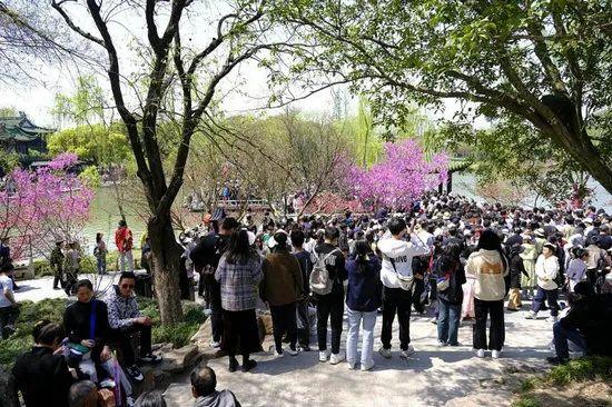 今年五一假期中长线旅游成主角 机票价格较清明假期上涨约4成