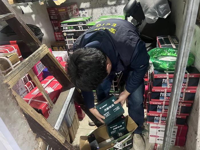 视频推广、夜里改装，上海一非法改装销售电动自行车电瓶的窝点被捣毁