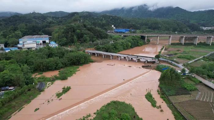 暴雨橙色预警！列车停运！超警洪水！这些地方注意→