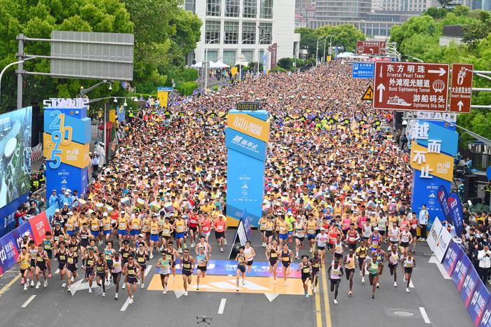 在15000人参赛的上海半马，感受金标赛事的热情提速