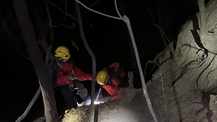 一家四口爬山迷路，北京怀柔消防员历经12小时成功救援