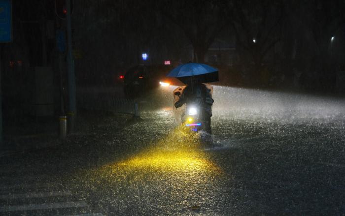 4月累计雨量破历史记录！广州今日还有大暴雨，广东又有六地停课→