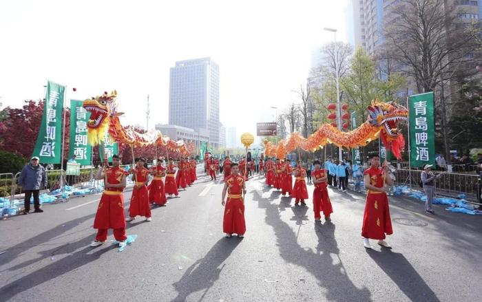 连续6年亮相青马，“显眼包”青岛啤酒有多潮？