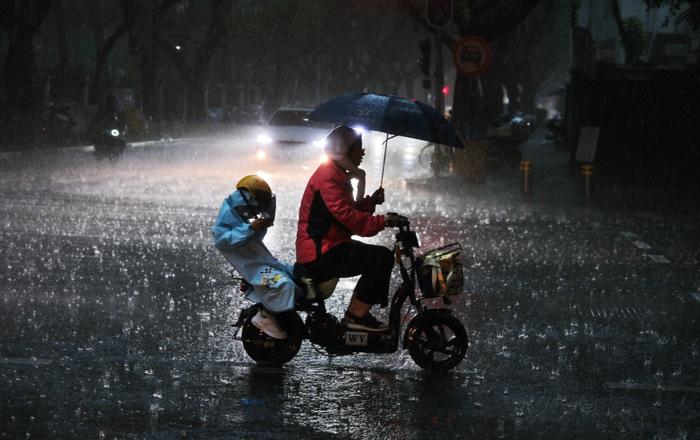 4月累计雨量破历史记录！广州今日还有大暴雨，广东又有六地停课→