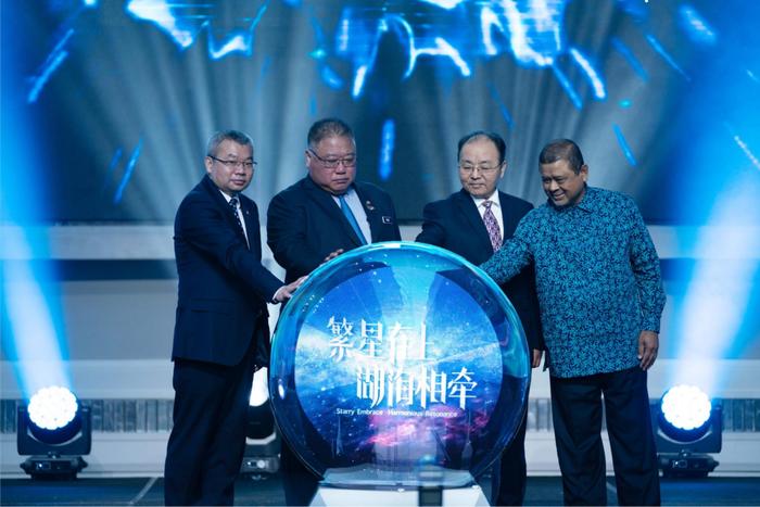 湖南广电与马来西亚旅游局、新加坡旅游局签订战略合作协议 “芒果出海2024”迈出重要步伐
