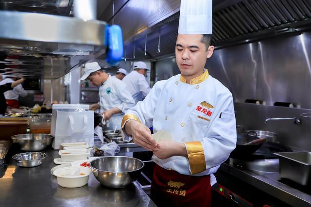 “匠心品质 味之中华”全球中餐业盛事号角吹响 金龙鱼中华名厨队实力出征第九届中国烹饪世界大赛