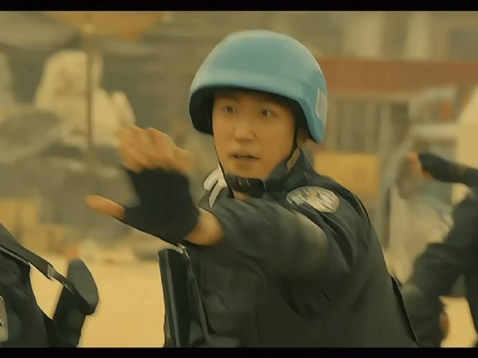 今日中，黄景瑜在影片中饰演的队长十分具有看点，你期待他的表现吗？